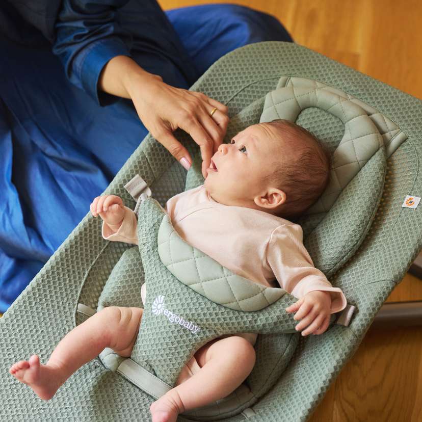 バウンサーはいつから使える？赤ちゃんに優しい選び方と安心な使い方