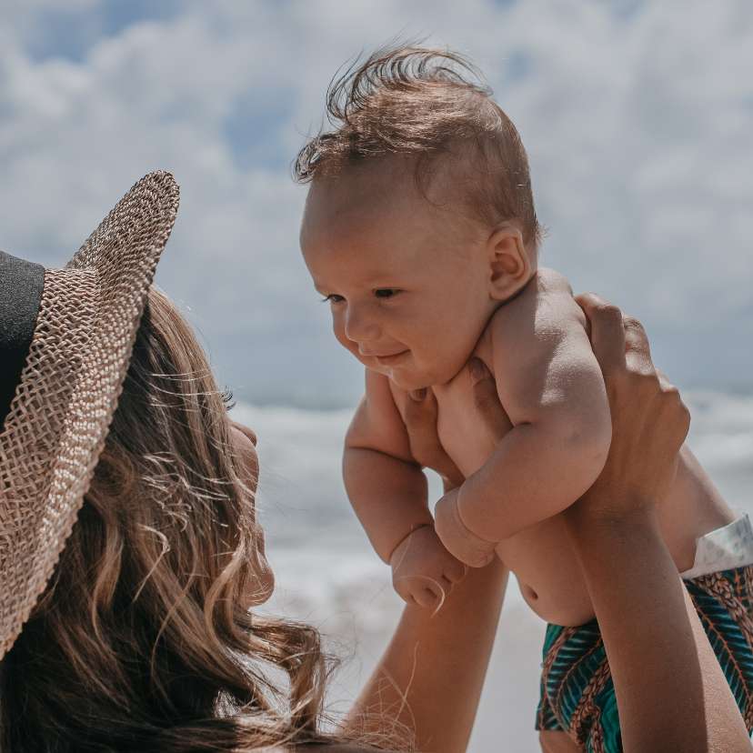 赤ちゃんベビーカーの暑さ対策｜体調不良を防ぐためのアイテムと選び方