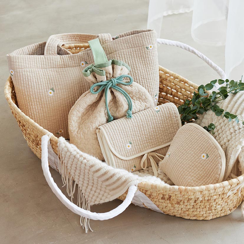 陣痛バッグの中身リストとは？いつから準備する？必要、便利アイテムをまとめて解説！