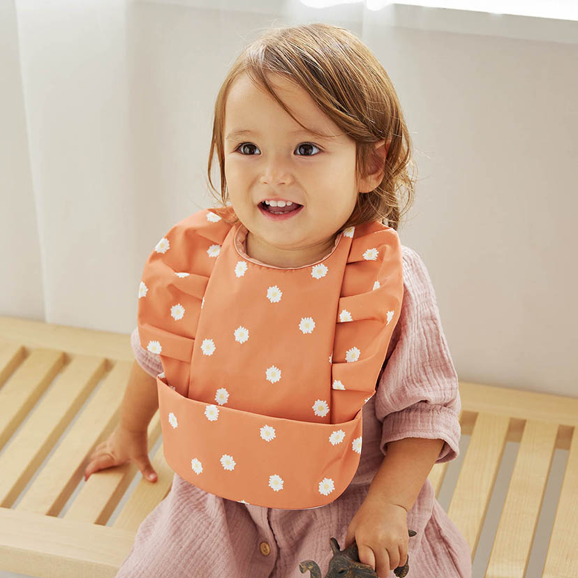⭐︎値下げ☆【新品】バーバリー　お食事エプロン　スタイ　ビブ　ショッパー付き BURBERRY - ☆GG様専用☆バーバリー お食事エプロン【値下げ】の